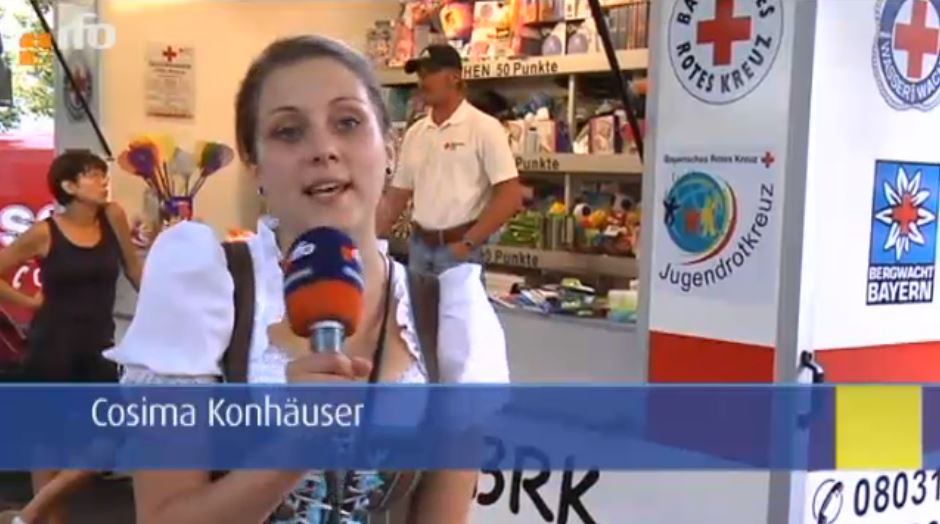 Reporterin des RFO berichtet über den Glückshafen des BRK-Kreisverbandes Rosenheim
